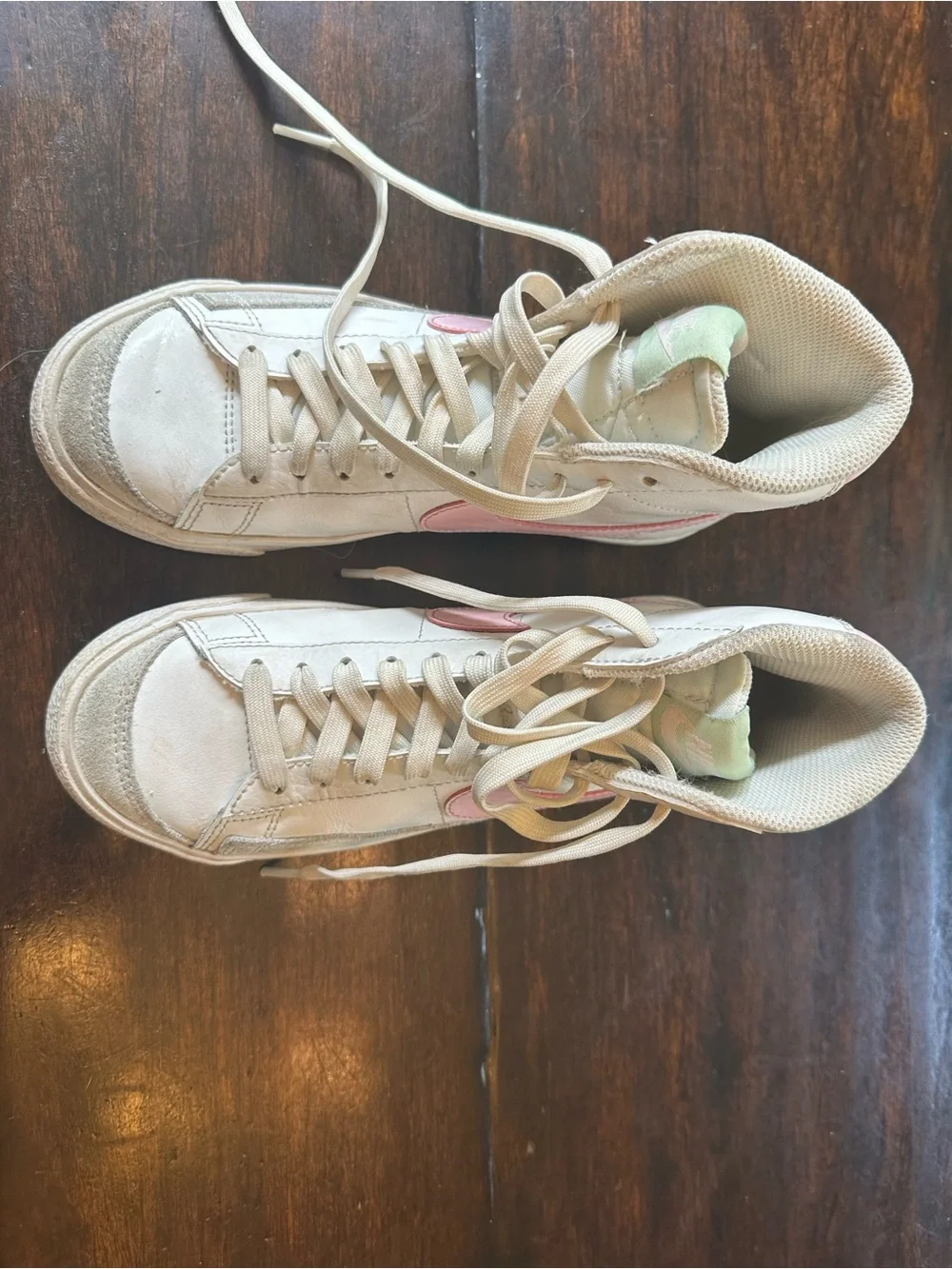 Kids High-Top Sneakers with Pink Swoosh